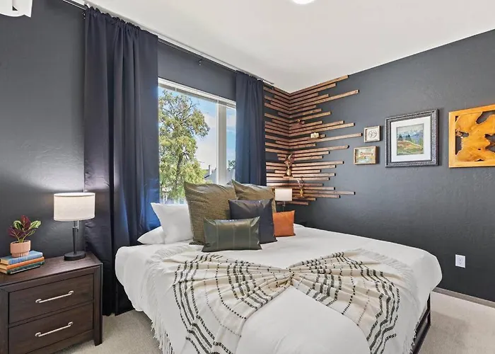 Brand New 3Bd 2 5Bth Triplex Unit Near Downtown