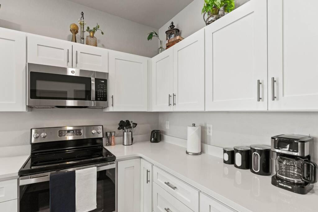 Brand New 3bd 2 5bth Triplex Unit Near Downtown