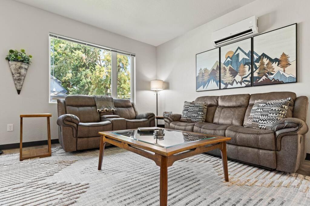 Brand New 3bd 2 5bth Triplex Unit Near Downtown Spokane