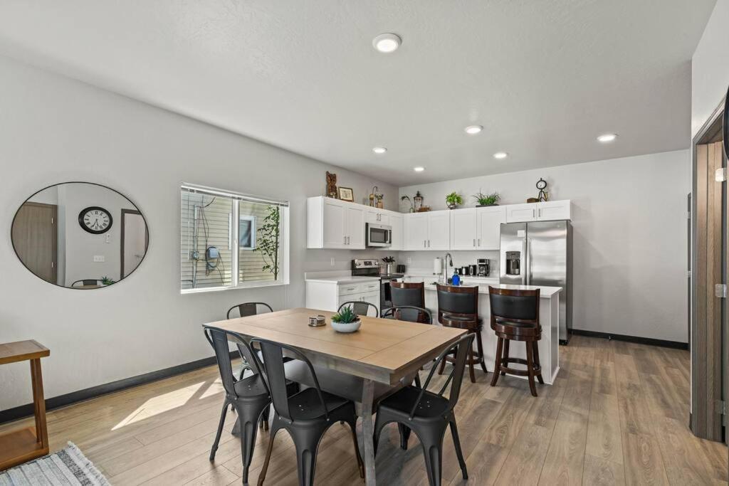 Brand New 3bd 2 5bth Triplex Unit Near Downtown * Spokane