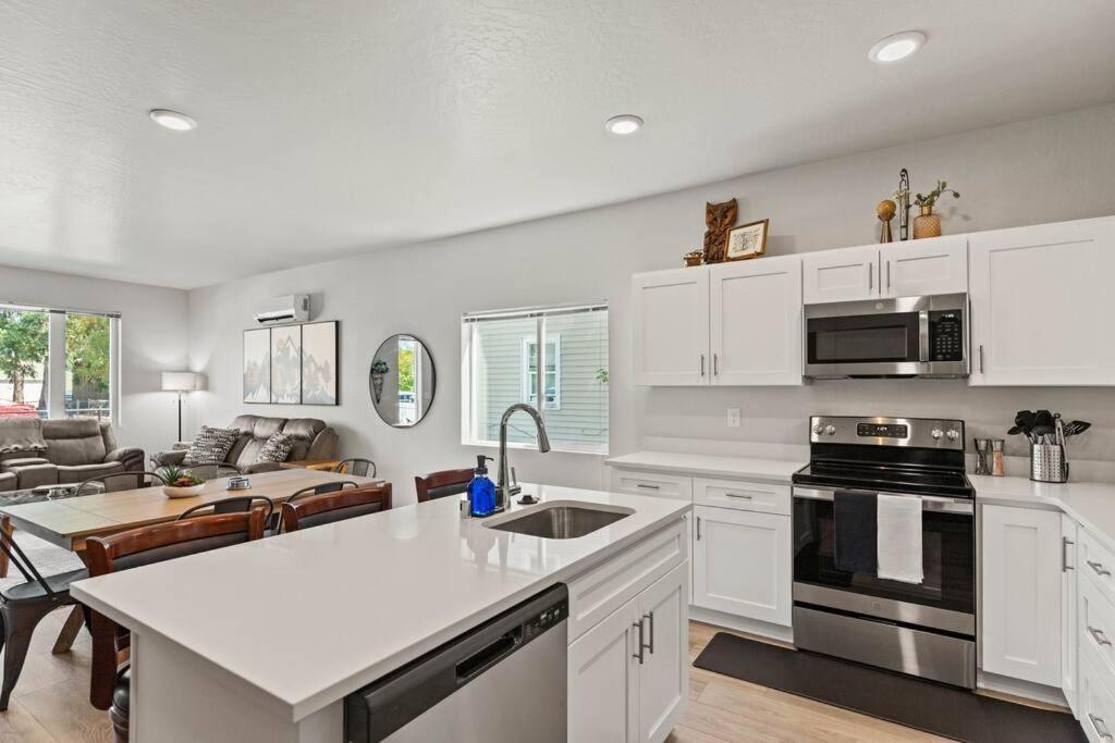 Apartment Brand New 3bd 2 5bth Triplex Unit Near Downtown